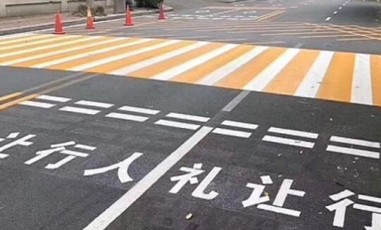 廠(chǎng)區(qū)停車(chē)位劃線(xiàn)施工找哪家？專(zhuān)業(yè)團(tuán)隊(duì)為您排憂(yōu)解難